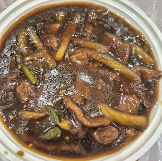 Beef with Chilli Sauce 辣椒牛